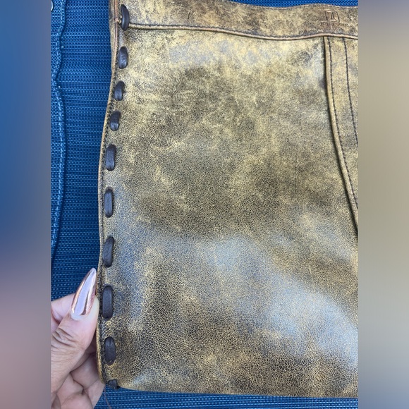 John Cole Kaylee Distressed Cow Hide Leather Brown Shoulder Bag/Purse/Tote - Picture 4 of 14